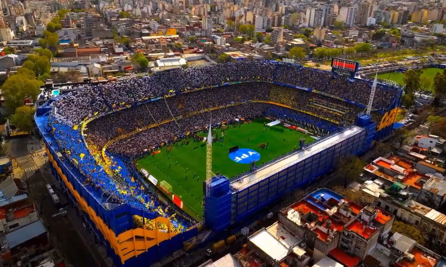 ¿Por qué la bombonera está a la mitad?