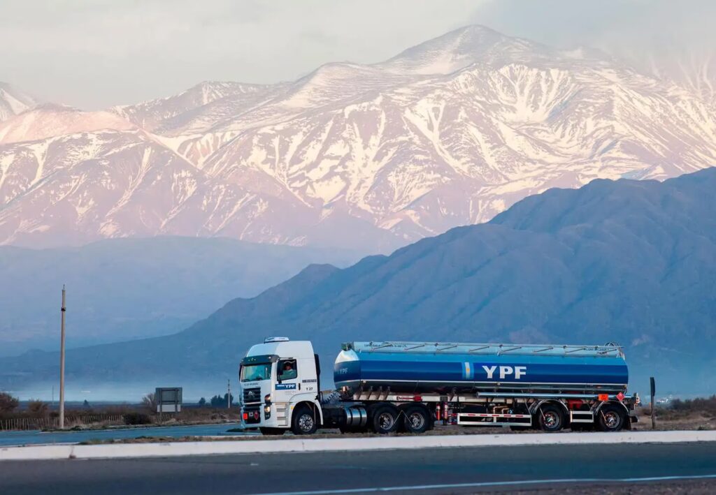 El Corazón de YPF: Su Refinería Más Imponente