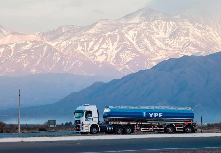 El Corazón de YPF: Su Refinería Más Imponente