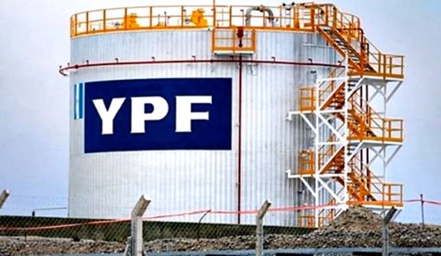 ¿Qué empresa descubrió el yacimiento de Vaca Muerta en Argentina?