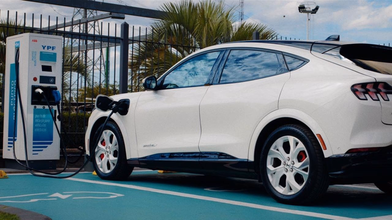 ¿Cuántos autos eléctricos hay en Panamá?