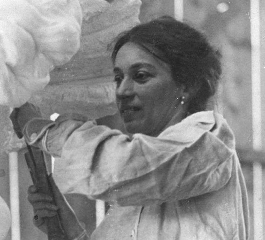 Lola Mora: La Artista que Vislumbró el Futuro Energético