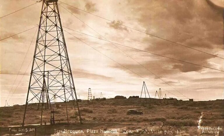 Plaza Huincul: La Cuna de YPF y el Petróleo