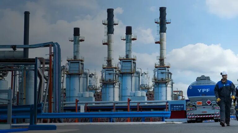 Del Telar al Gasoducto: La Historia Industrial Argentina