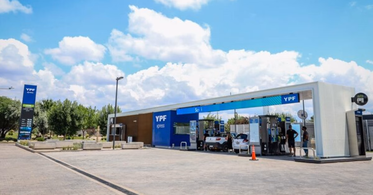 ¿Cuántas estaciones de servicio YPF hay en Mendoza?